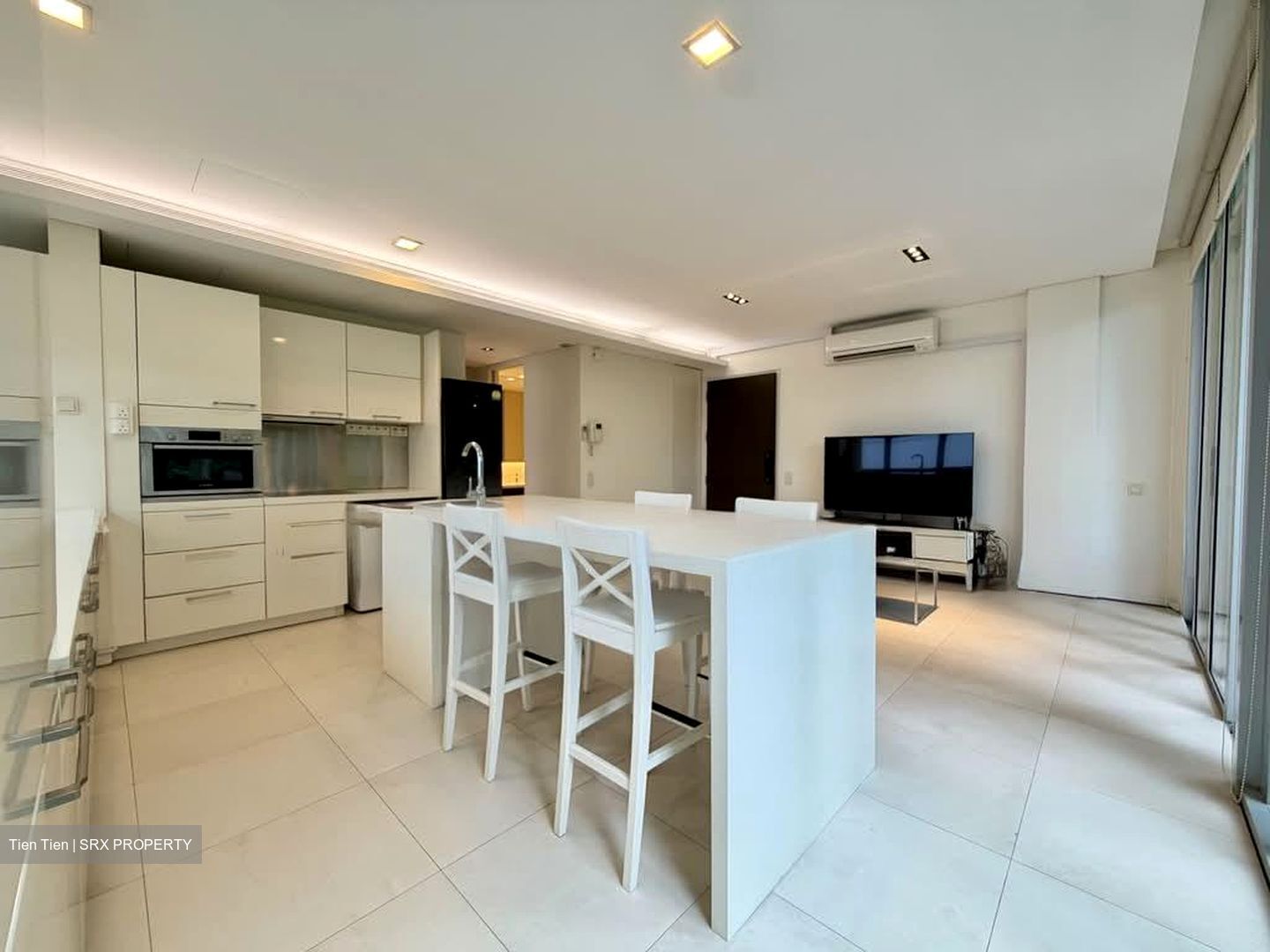 The Luxe (D9), Condominium #585585311